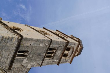 Dubrovnik 'teki eski çan kulesi, yüksek büyük çan kulesi