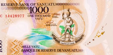 Melanezya Şefi elinde Vanuatu 1000 Vatu 'dan mızrak portresi ile duruyor. 2014 Polymer Banknotes.