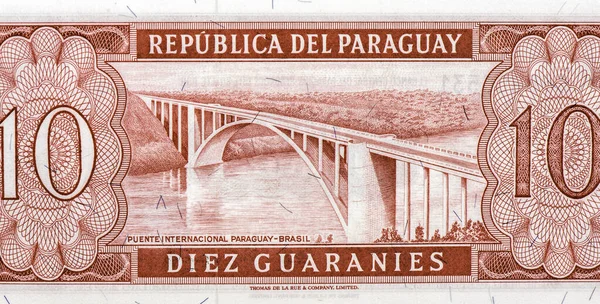 プエンテ国際パラグアイ ブラジル パラグアイからの肖像10グアラニ1963銀行券 — ストック写真