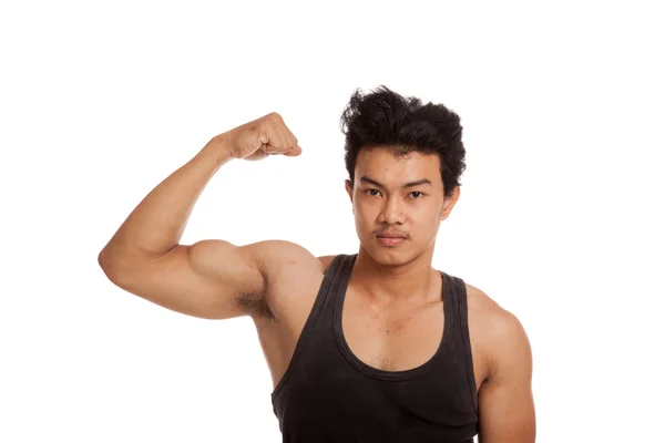 Uomo asiatico muscolare che flette il bicipite — Foto Stock
