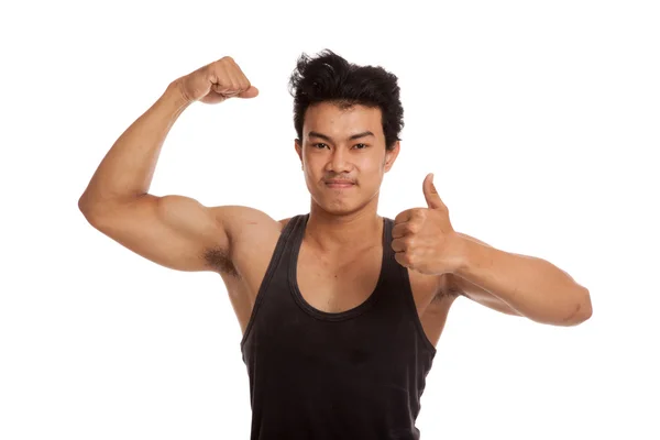 Muskulös asiatiska människan böjning biceps och tummen upp — Stockfoto