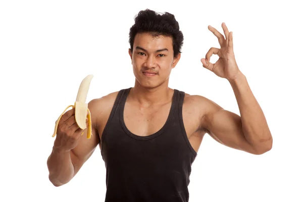 Musculoso asiático hombre show ok con pelado banana — Foto de Stock