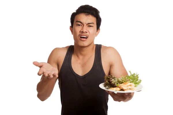 Недовольный мускулистый азиат с чистой едой — стоковое фото