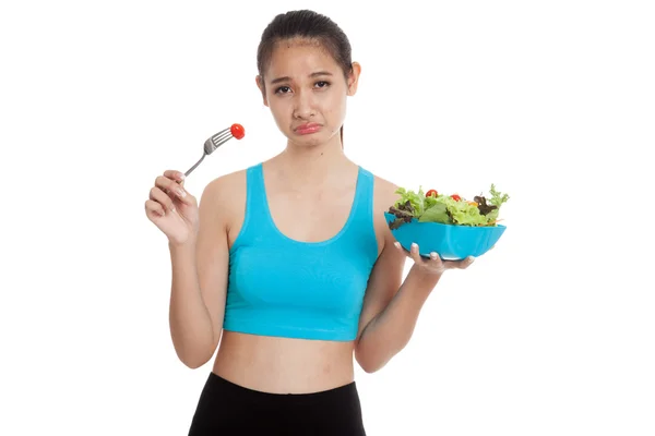 Menina asiática infeliz saudável comer salada — Fotografia de Stock