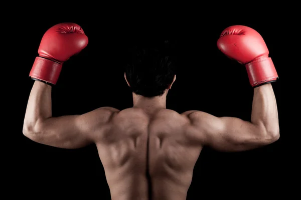 Muscular homem asiático com luva de boxe vermelho — Fotografia de Stock