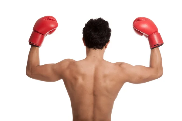 Muscolare uomo asiatico con guanto da boxe rosso — Foto Stock