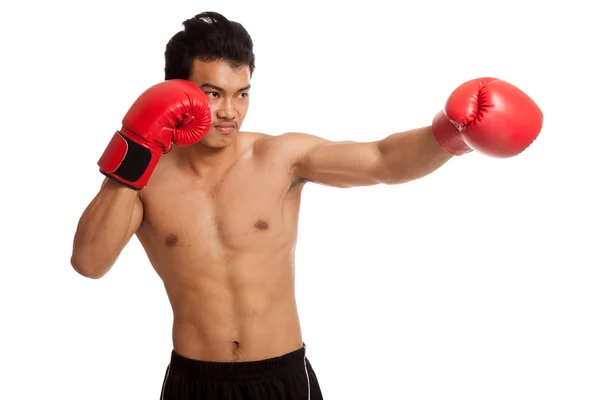 Musclé asiatique homme avec gant de boxe rouge — Photo