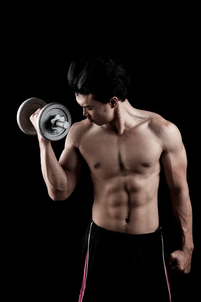 Gespierde Aziatische man met halter — Stockfoto