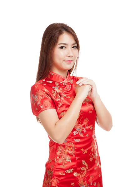 Chica asiática en cheongsam chino vestido con gesto de congratula — Foto de Stock