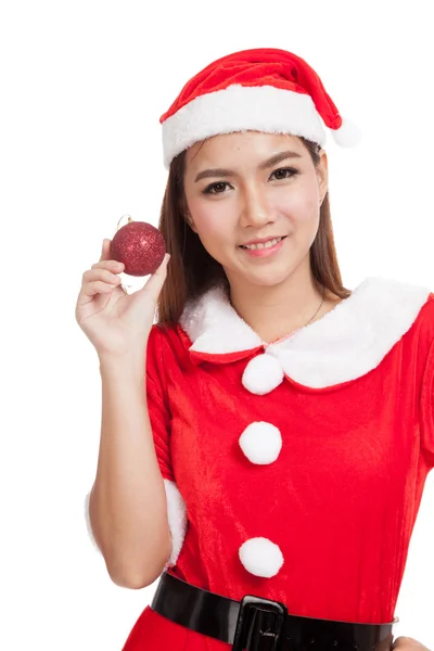 Asiático Navidad chica con santa claus ropa con bauble bola — Foto de Stock