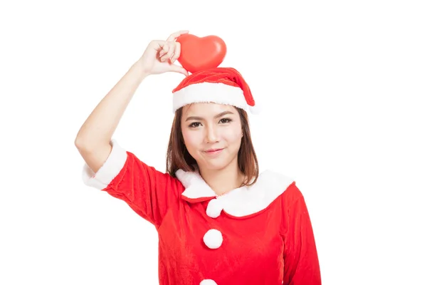 Asiatico ragazza di Natale con Babbo Natale vestiti con cuore rosso — Foto Stock