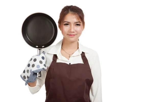 Asiático menina bonita cozinheiro com frigideira — Fotografia de Stock