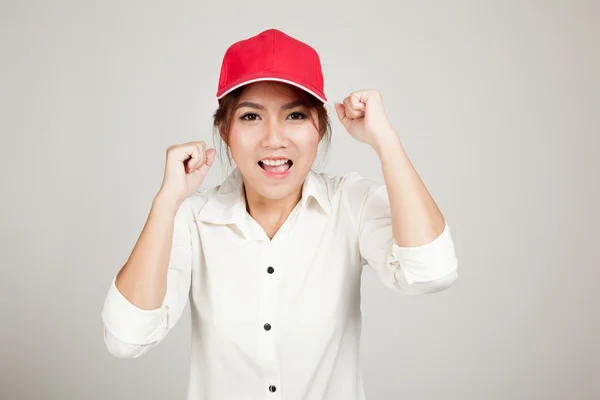 Felice ragazza asiatica con cappello rosso — Foto Stock