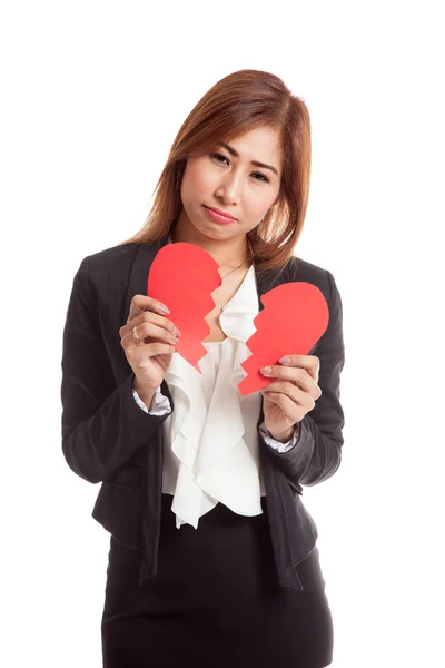 Mooie jonge Aziatische vrouw met gebroken hart — Stockfoto