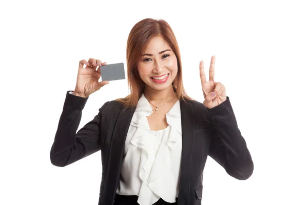 Young Asian business woman show Victory with a blank card — Stock Photo, Image