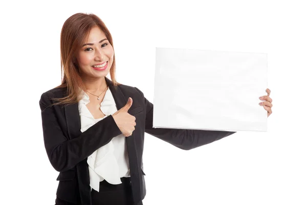 Молодая азиатская бизнес-леди показывает большие пальцы с белым пустым знаком — стоковое фото
