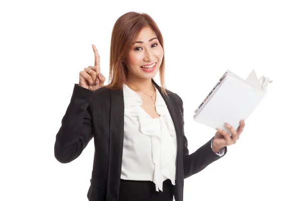 Giovane donna d'affari asiatica con un libro hanno un'idea — Foto Stock