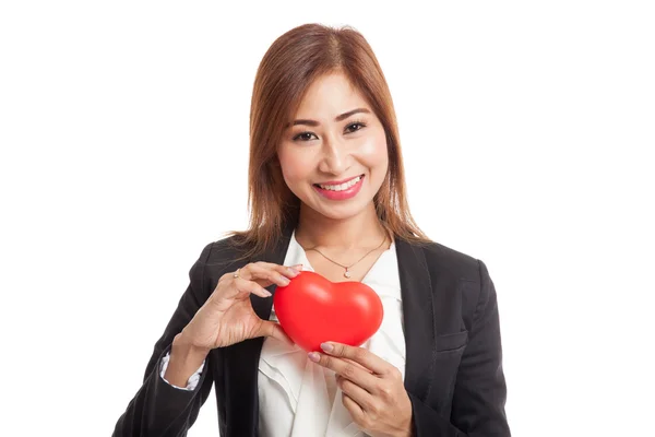 Ασιατικός επιχειρησιακός γυναίκα με κόκκινη καρδιά — Φωτογραφία Αρχείου