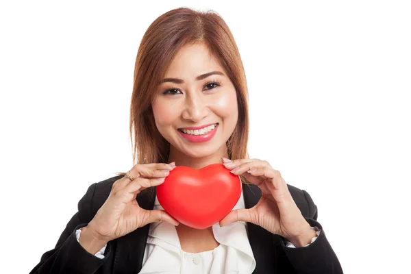 Mujer de negocios asiática con corazón rojo — Foto de Stock