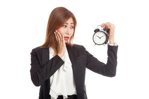 Młody azjatycki biznes kobieta jest podkreślił z zegarem — Zdjęcie stockowe