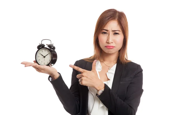 Enojado joven asiático mujer punto a un reloj —  Fotos de Stock