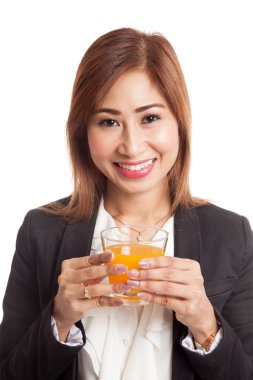 Genç Asyalı kadın içki portakal suyu