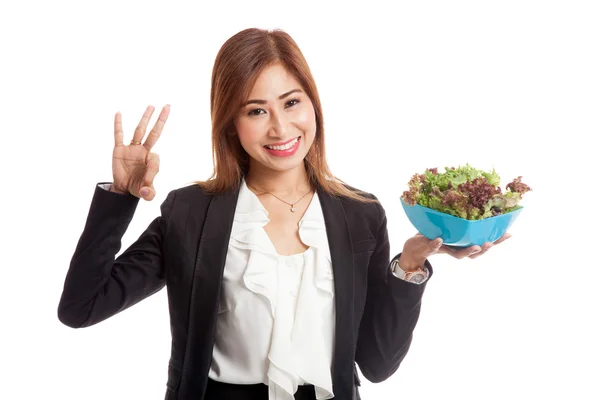 Здоровые азиатские бизнес-женщины шоу ОК с салатом — стоковое фото