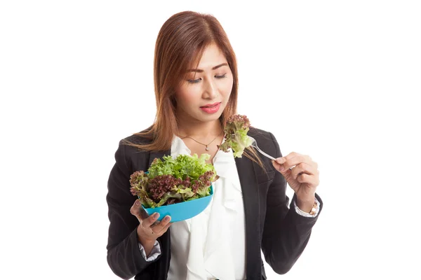 Mulher de negócios asiática saudável com salada — Fotografia de Stock