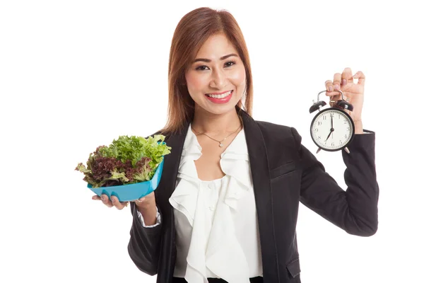 Joven mujer de negocios asiática con reloj y ensalada —  Fotos de Stock