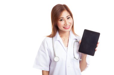 Asya genç kadın doktor Haritayı tablet pc