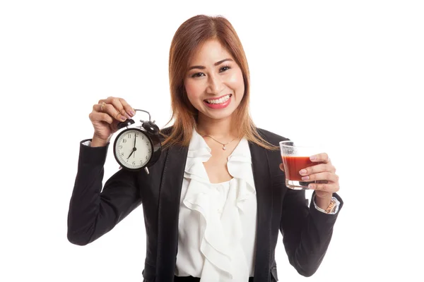 Joven mujer de negocios asiática con jugo de tomate y reloj —  Fotos de Stock