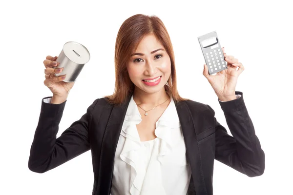Asian business woman with calculator and piggy bank — Stock Photo, Image