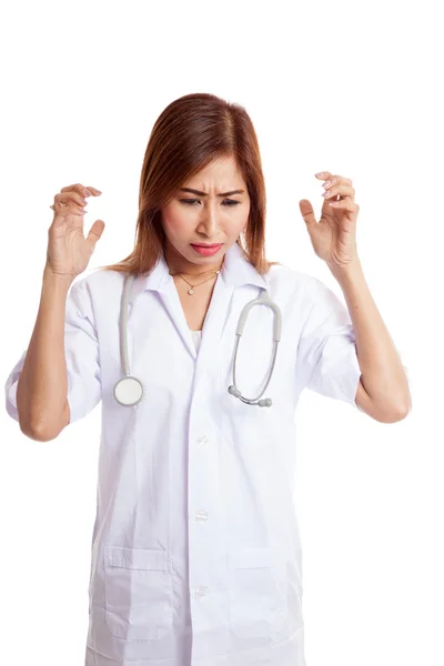 Frustrovaný asijské mladý ženský lékař — Stock fotografie
