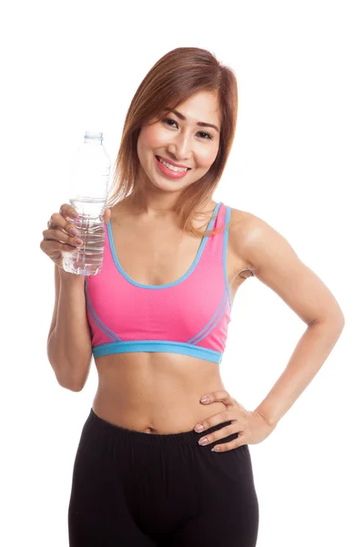 Gyönyörű ázsiai egészséges lány palack ivóvíz — Stock Fotó