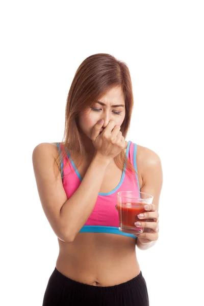 Bello sano asiatico ragazza odio pomodoro succo — Foto Stock