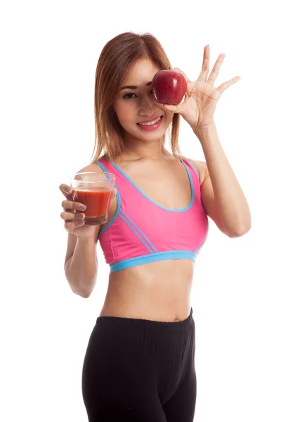 Красивая здоровая азиатка с томатным соком и яблоком — стоковое фото