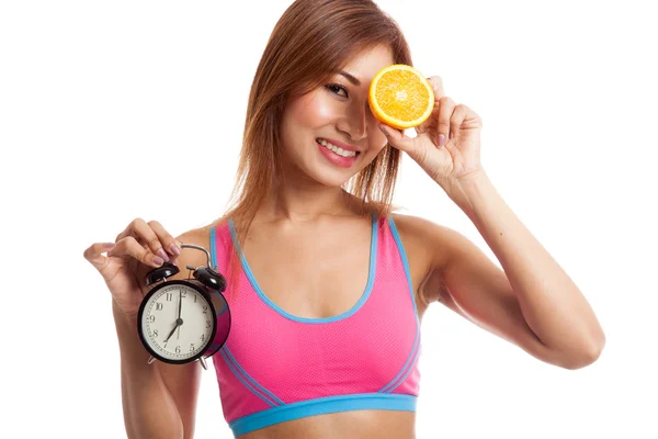 아름 다운 아시아 건강 한 여 자가 오렌지와 시계 — 스톡 사진