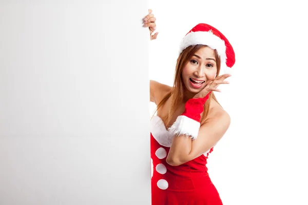 Asiatico ragazza di Natale con Babbo Natale vestiti con segno bianco — Foto Stock