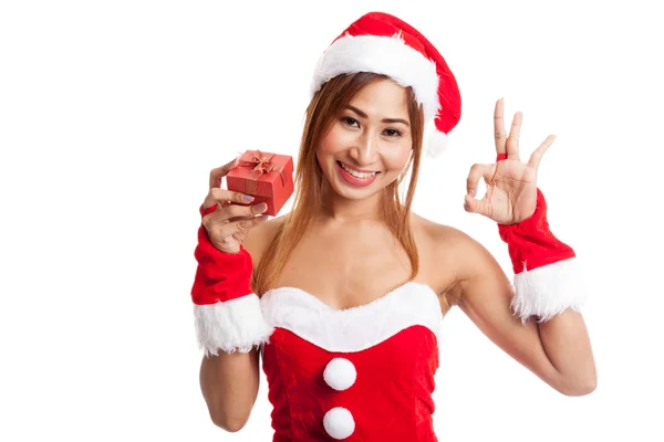 Asiático Navidad chica espectáculo OK con santa claus ropa y rojo gi —  Fotos de Stock