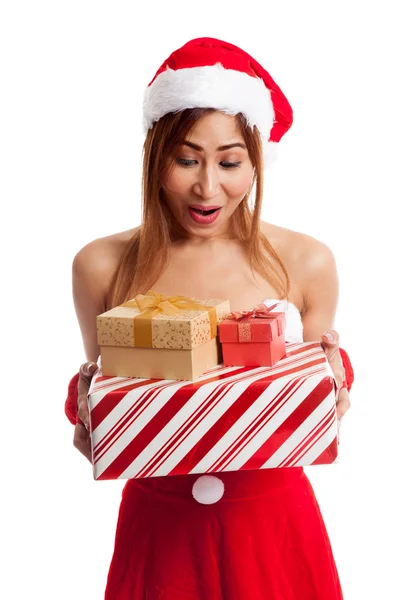 亚洲圣诞女孩用圣诞老人衣服和礼品盒 — 图库照片
