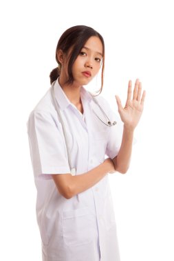 Asya genç kadın doktor elimi konuş diyor