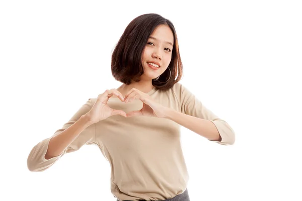 Jovem empresária asiática mostrar coração mão sinal — Fotografia de Stock