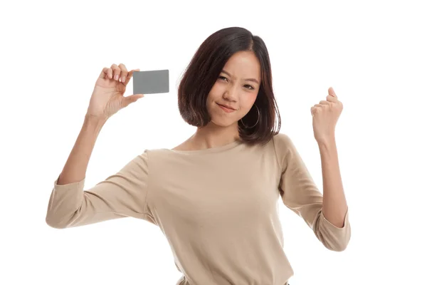 Jovem mulher de negócios asiática punho bomba com cartão em branco — Fotografia de Stock