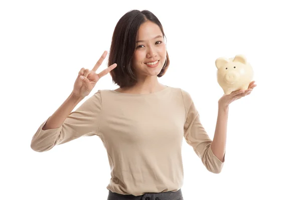 Asian business woman show victory sign with pig coin bank — Stock Photo, Image