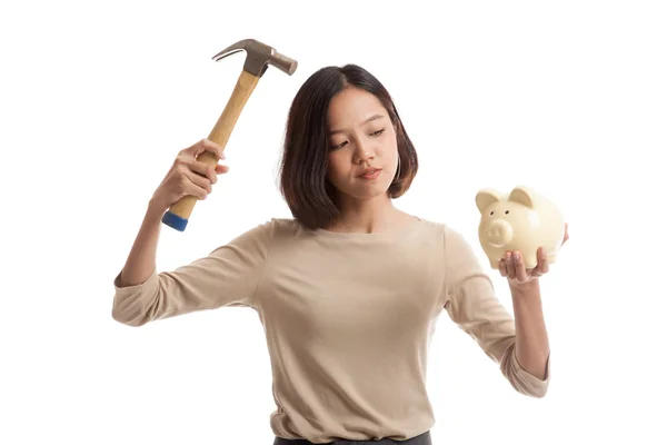 Asian business woman with pig coin bank and hammer — Stock Photo, Image