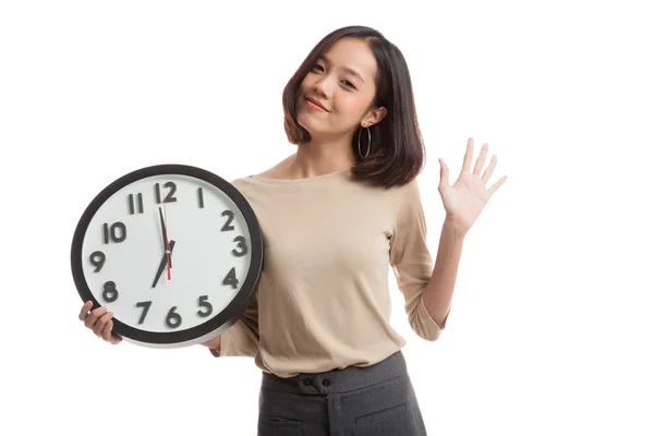 Feliz joven mujer de negocios asiática con un reloj — Foto de Stock