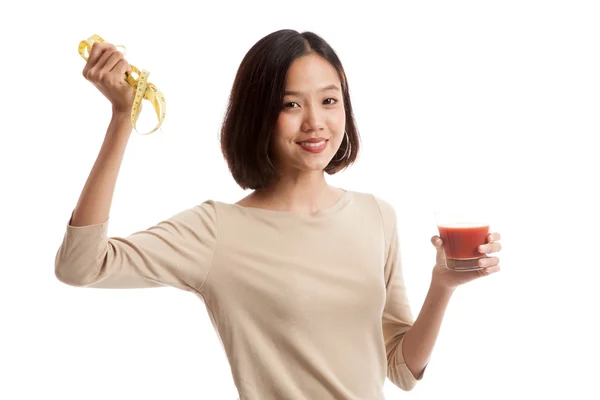 Asijské ženy s rajčatovou šťávu a měřicí pásky — Stock fotografie