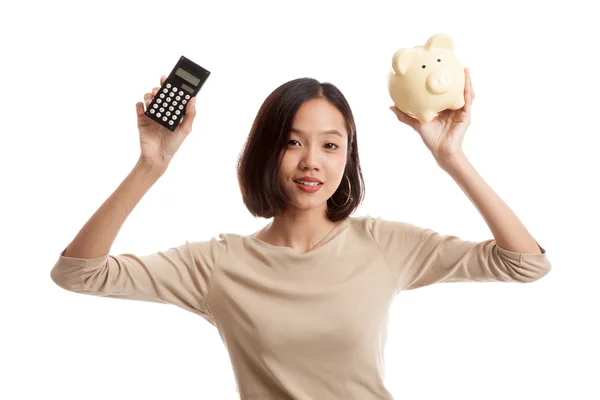 Asian business woman with calculator and piggy bank — Stock Photo, Image