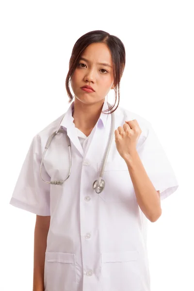 Portrét důvěry asijské mladý ženský lékař držet pěsti — Stock fotografie