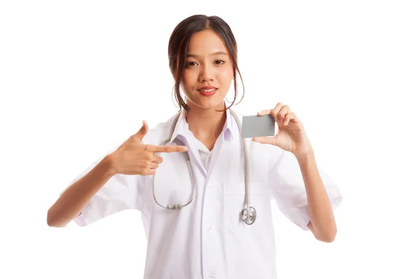 Asian young female doctor point to blank card — Stock Photo, Image